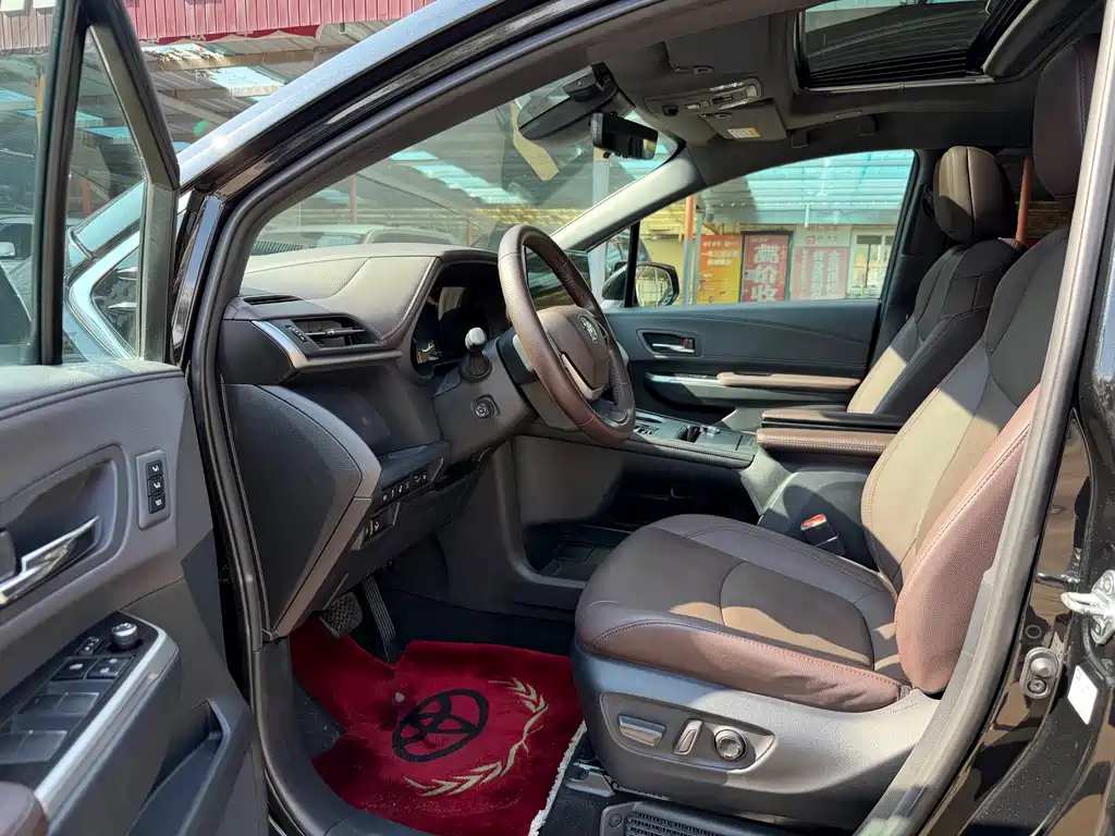 Toyota Granvia — фото 7