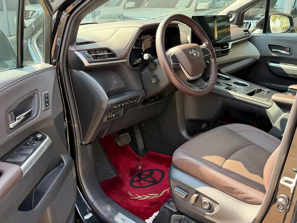 Toyota Granvia — фото 8