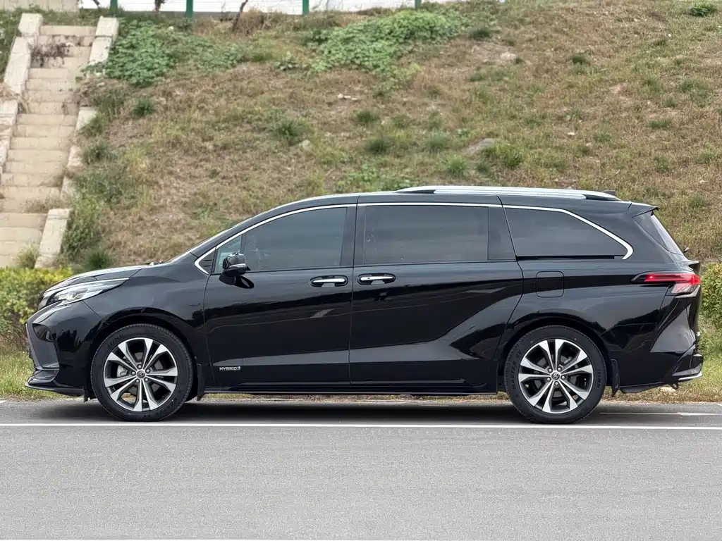 Toyota Granvia — фото 13
