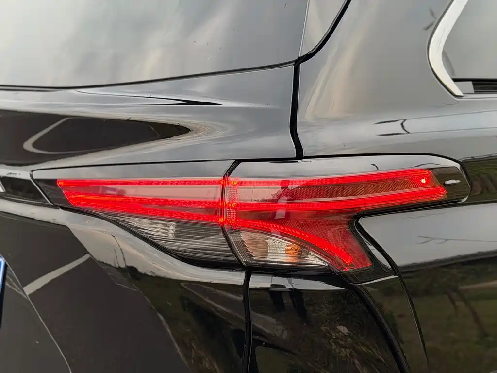 Toyota Granvia — фото 15