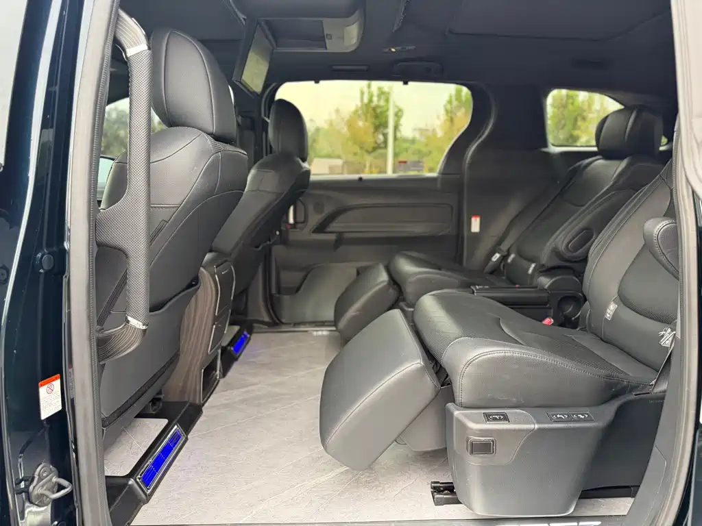 Toyota Granvia — фото 5