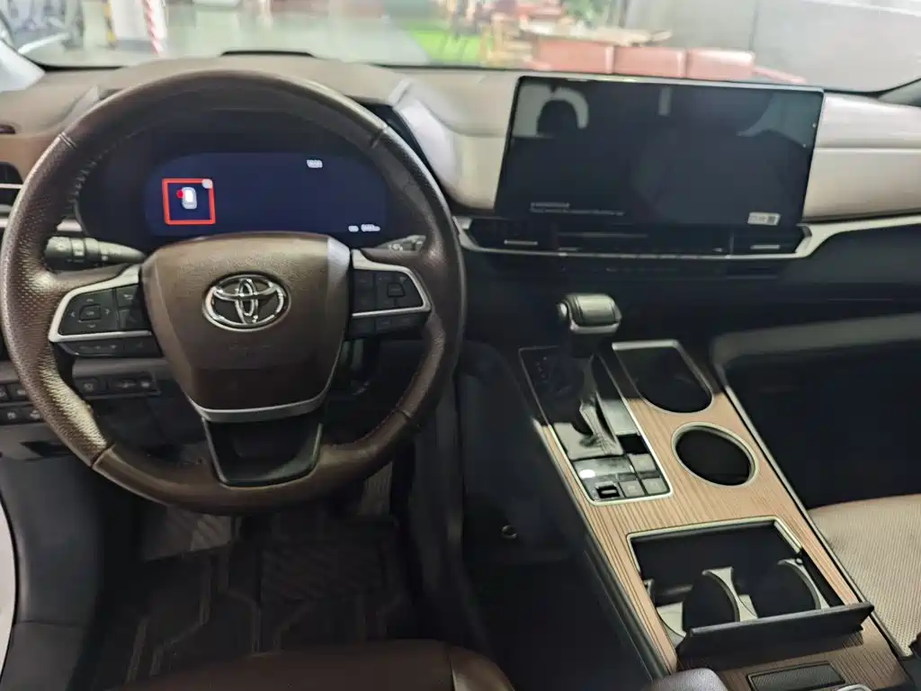 Toyota Granvia — фото 13