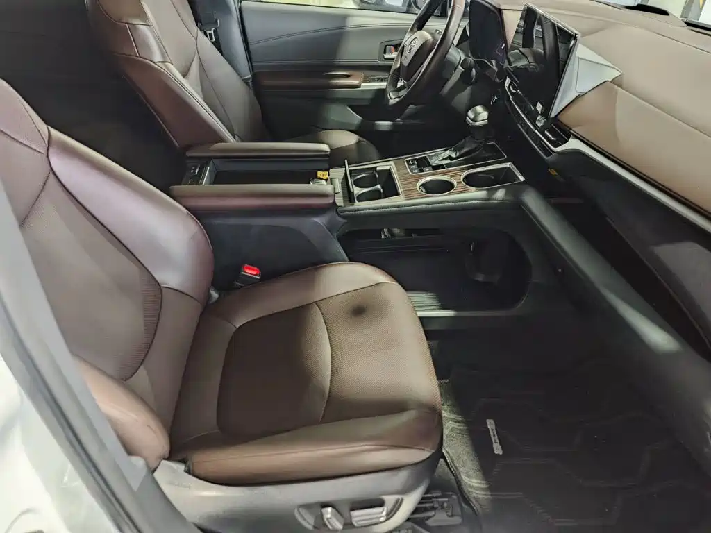 Toyota Granvia — фото 7