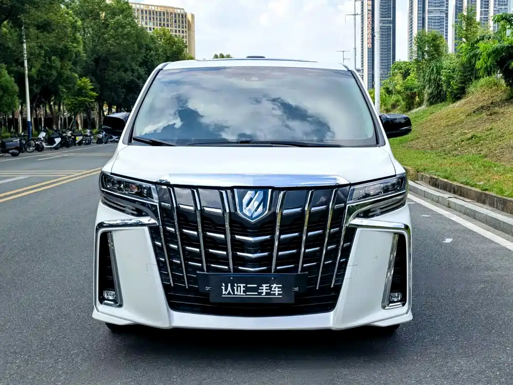 Toyota Alphard — фото 2