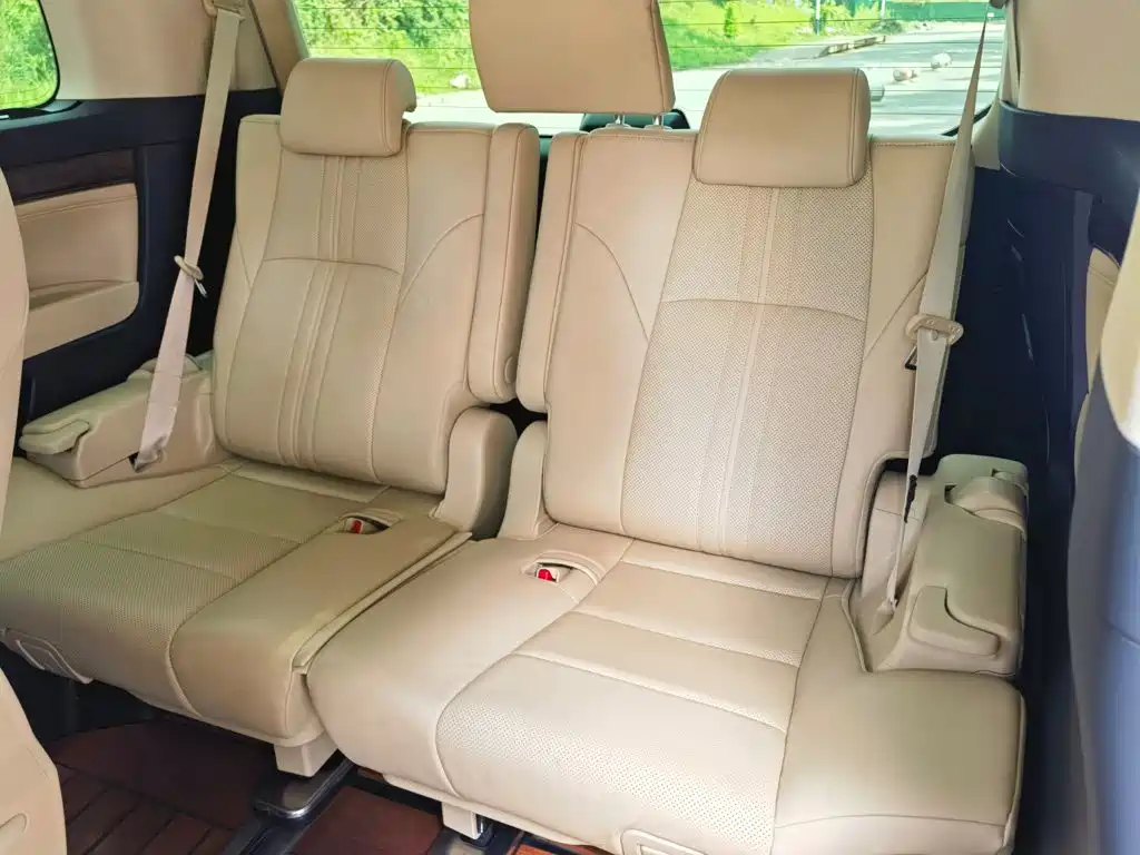Toyota Alphard — фото 11