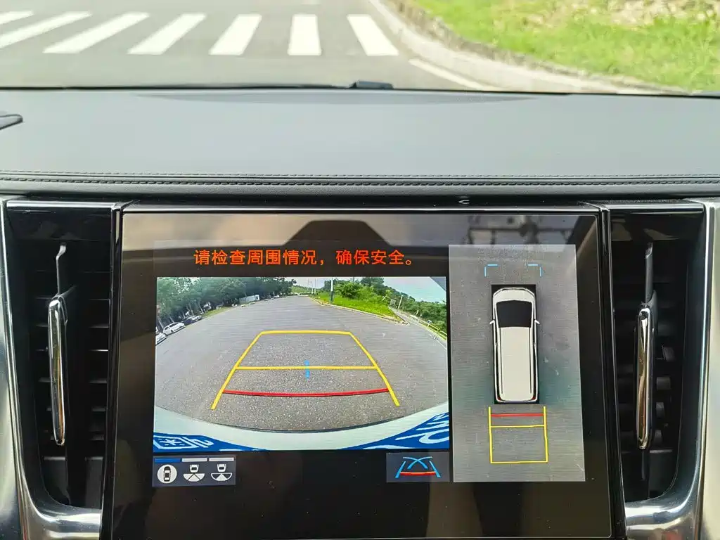 Toyota Alphard — фото 14