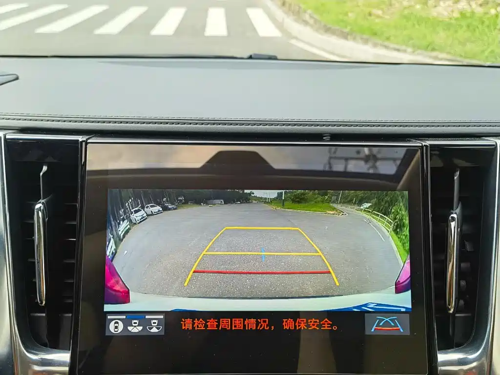 Toyota Alphard — фото 15