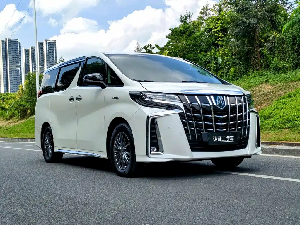 Toyota Alphard — фото 3