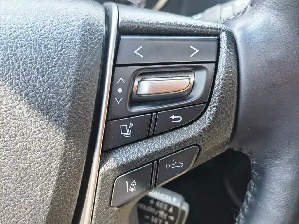 Toyota Alphard — фото 23