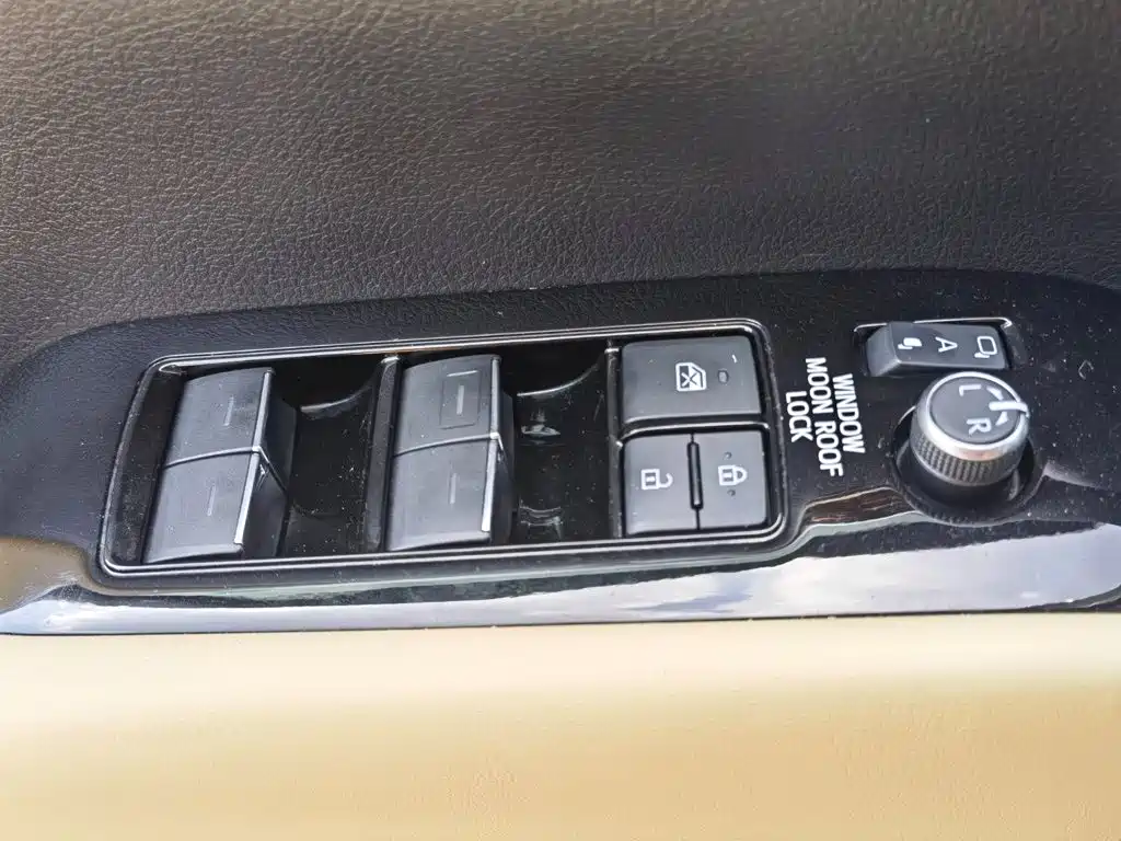 Toyota Alphard — фото 28