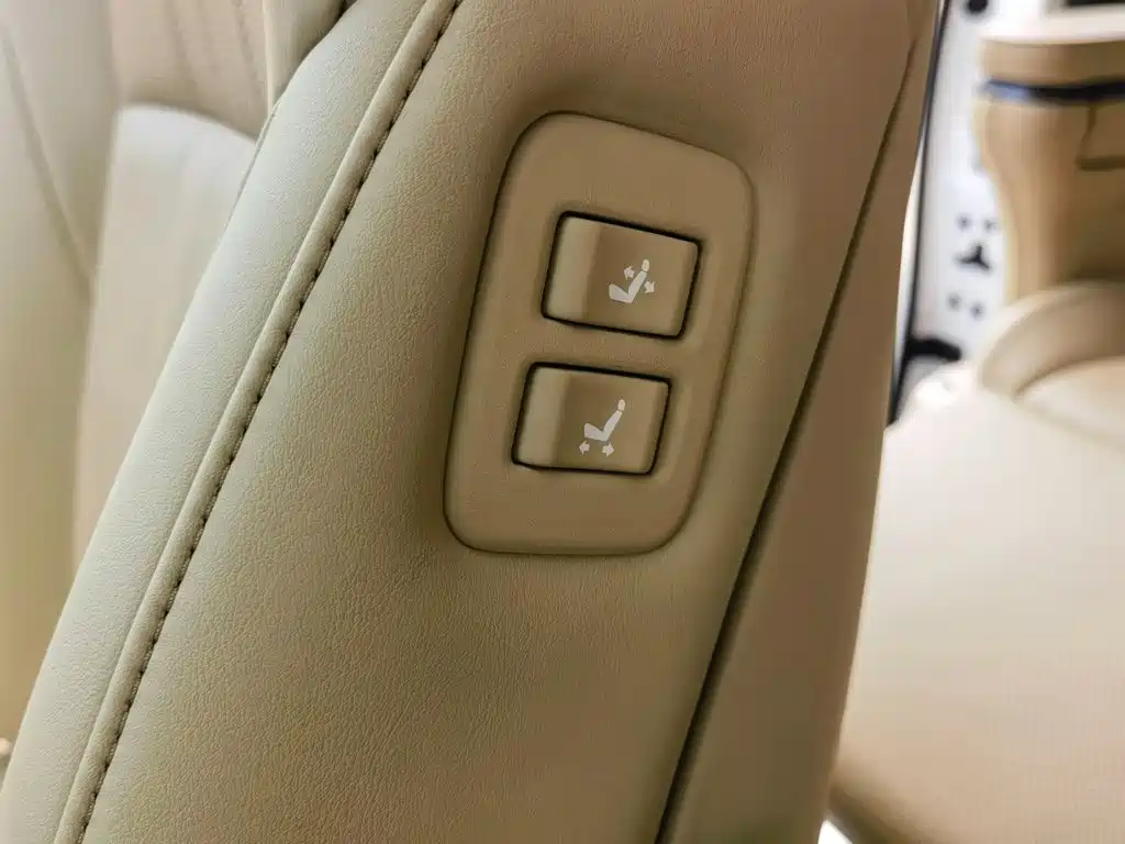Toyota Alphard — фото 30