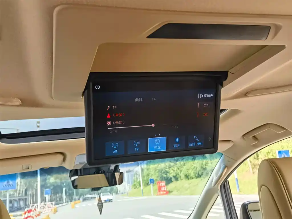 Toyota Alphard — фото 31