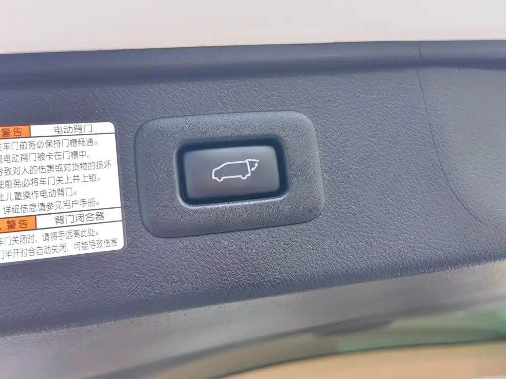 Toyota Alphard — фото 35