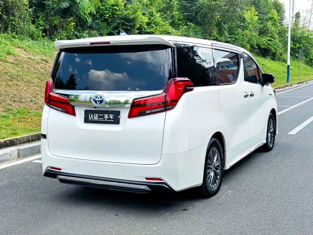 Toyota Alphard — фото 7