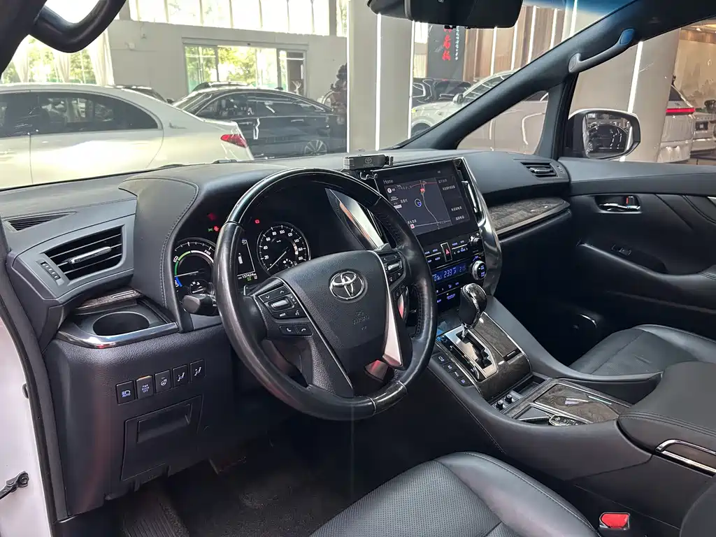Toyota Vellfire — фото 13