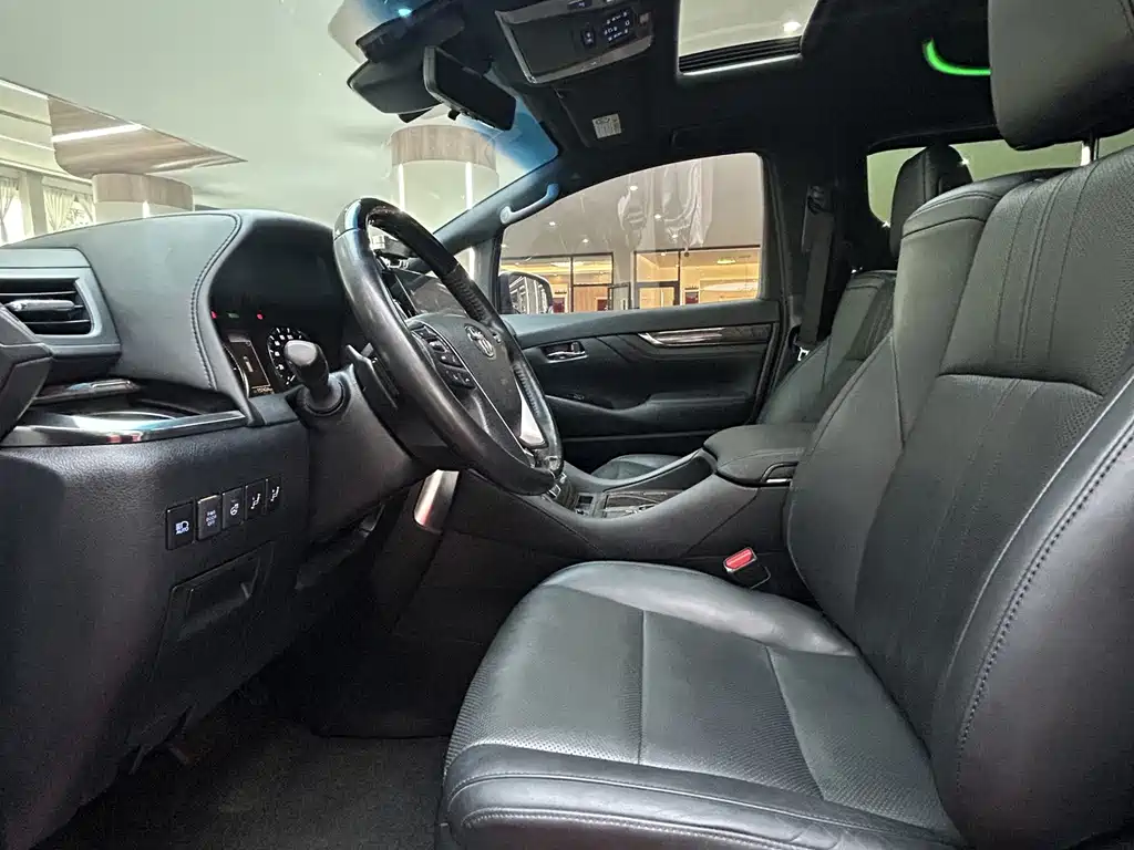Toyota Vellfire — фото 14
