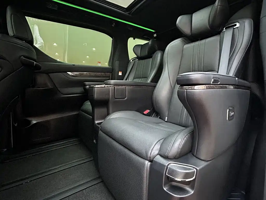 Toyota Vellfire — фото 16