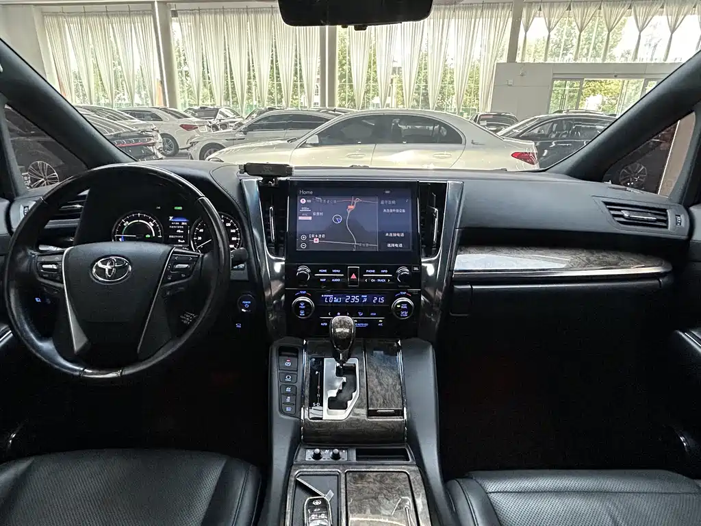Toyota Vellfire — фото 17