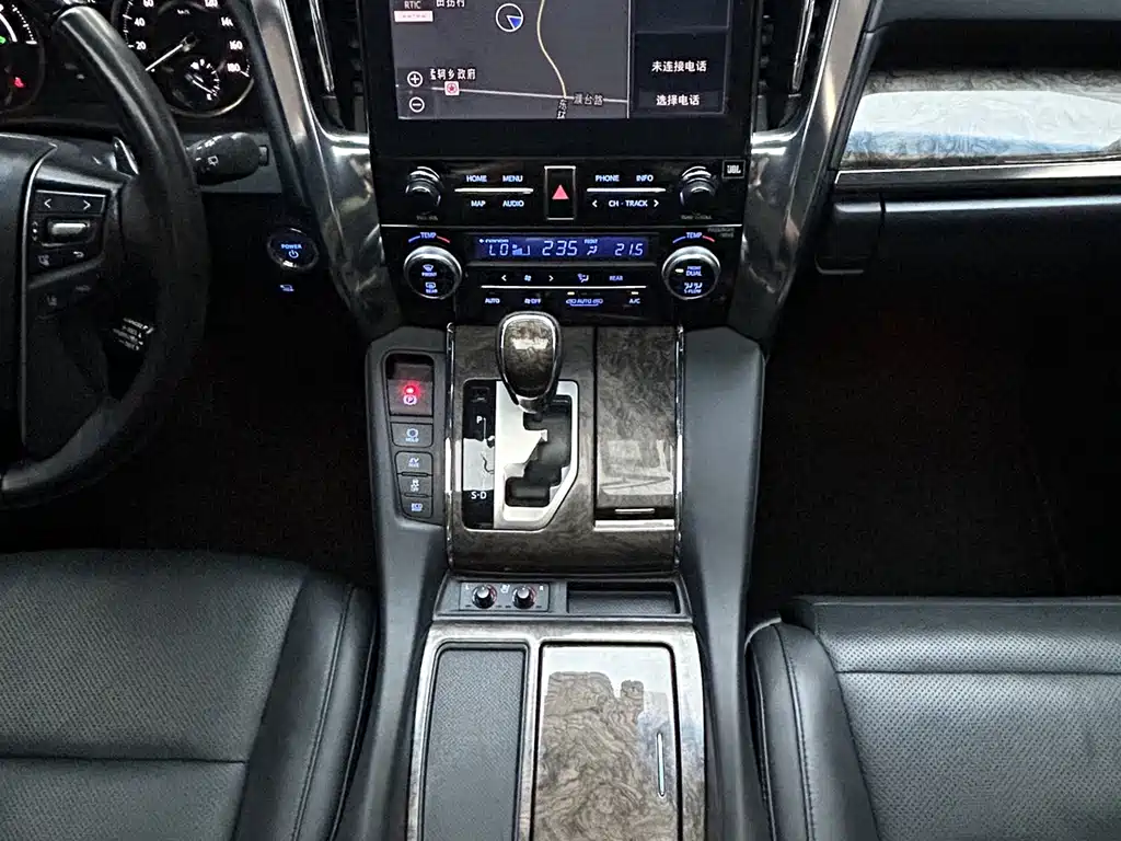 Toyota Vellfire — фото 18