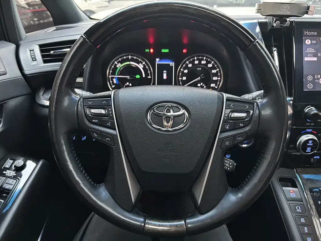 Toyota Vellfire — фото 24