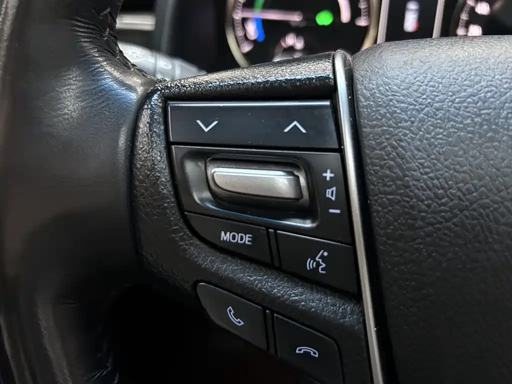 Toyota Vellfire — фото 25