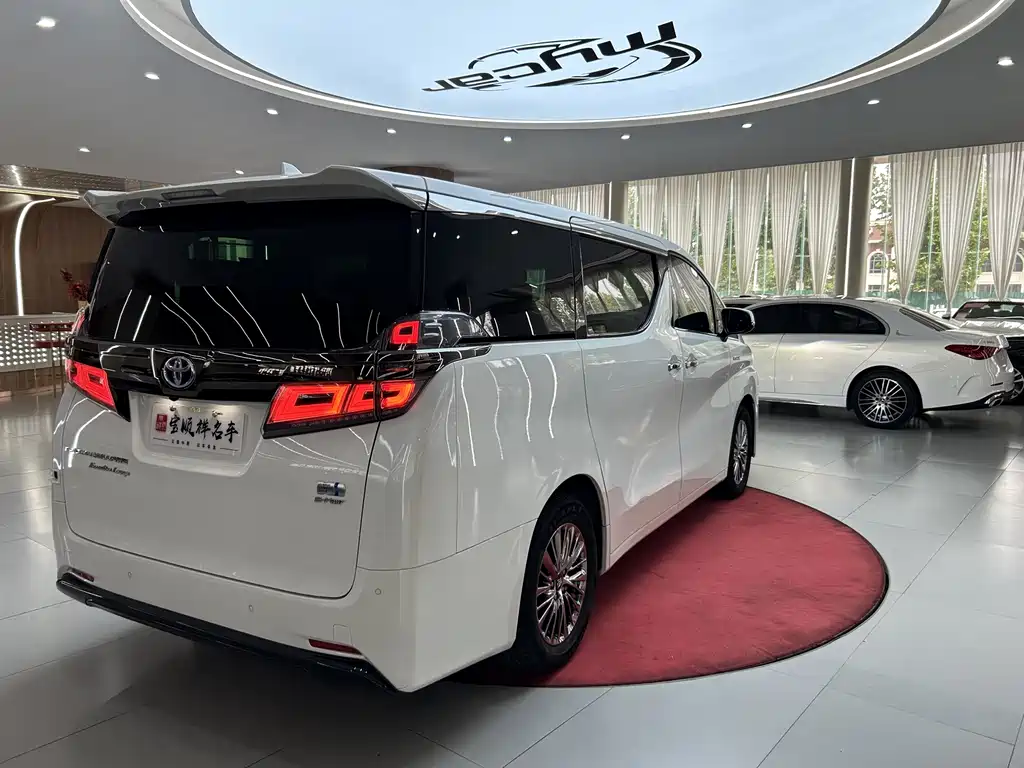 Toyota Vellfire — фото 5