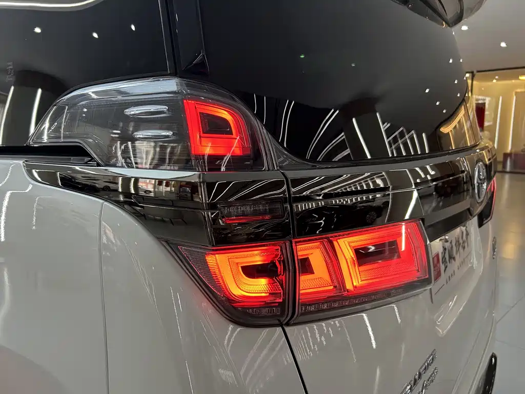 Toyota Vellfire — фото 42