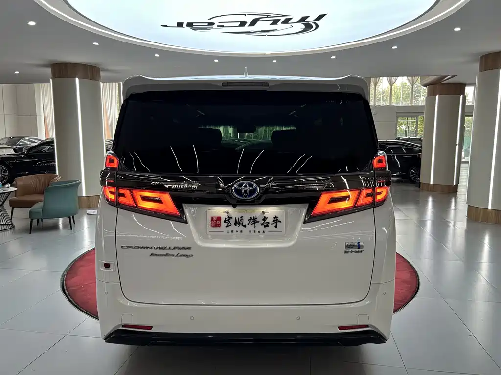 Toyota Vellfire — фото 6