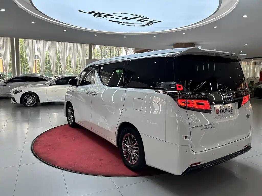 Toyota Vellfire — фото 7