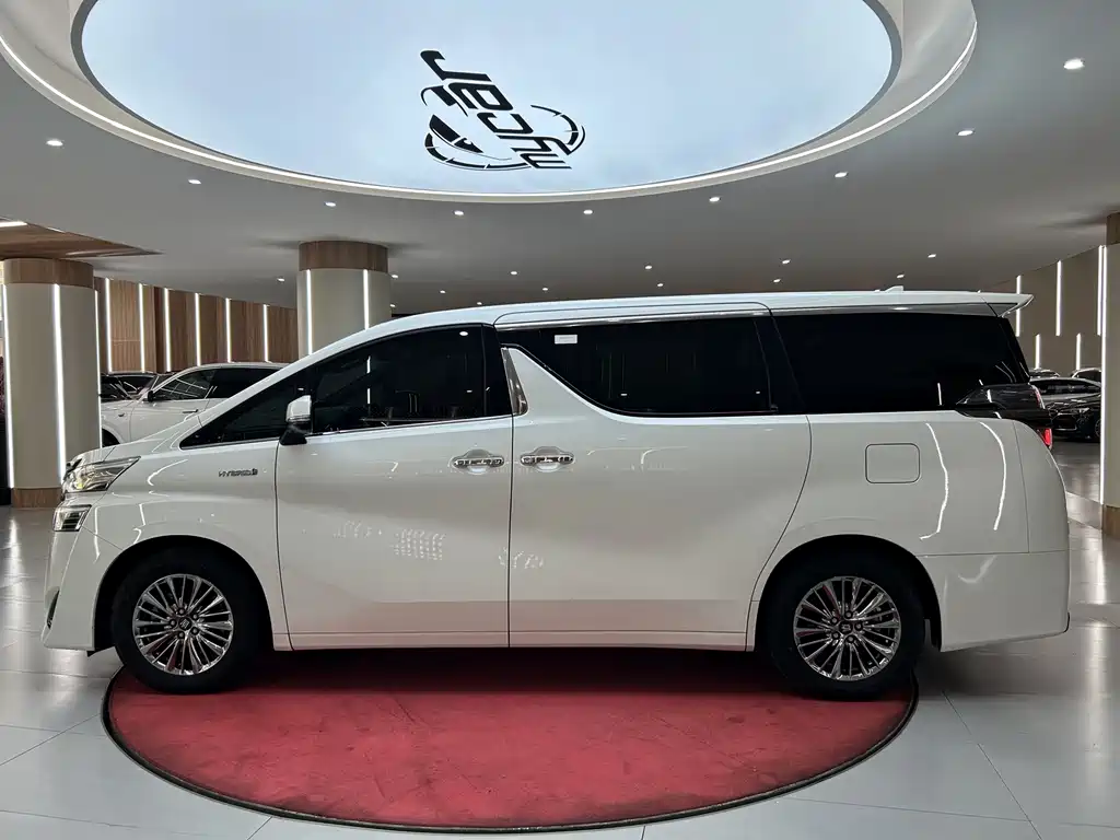 Toyota Vellfire — фото 8