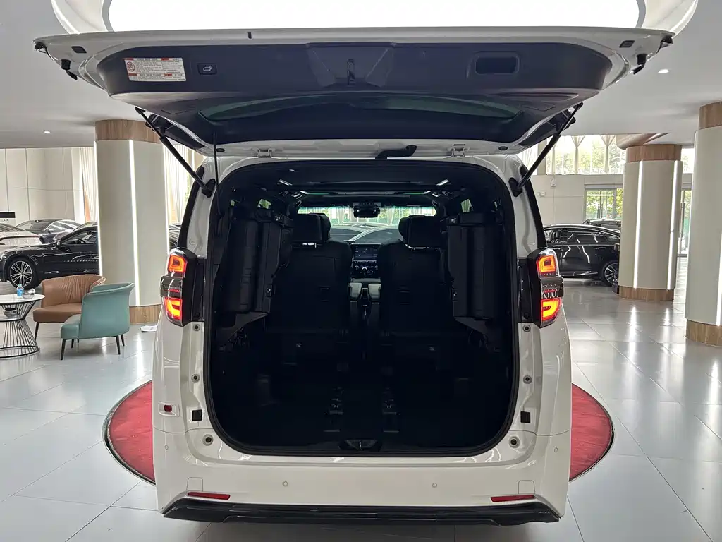 Toyota Vellfire — фото 10
