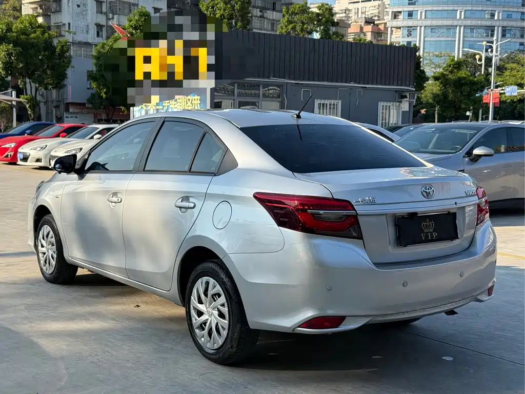 Toyota Vios — фото 4