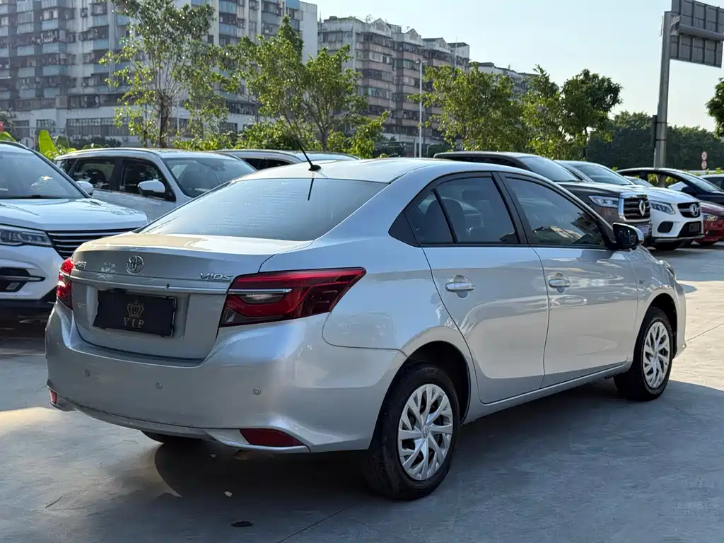 Toyota Vios — фото 6