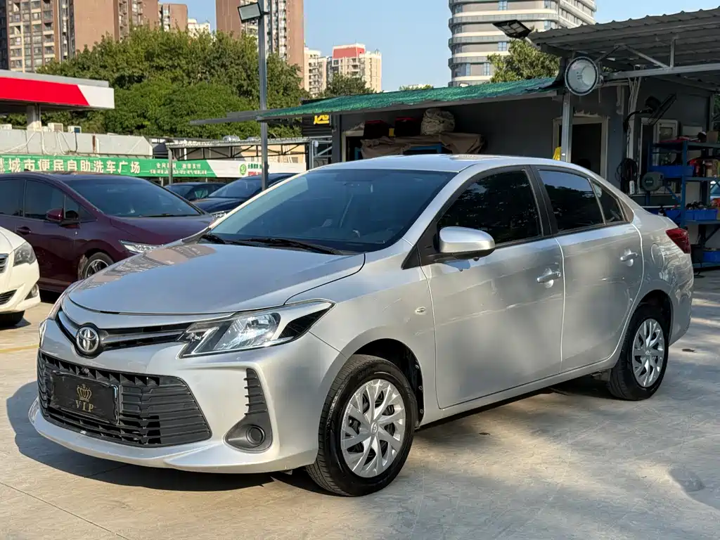 Toyota Vios — фото 1