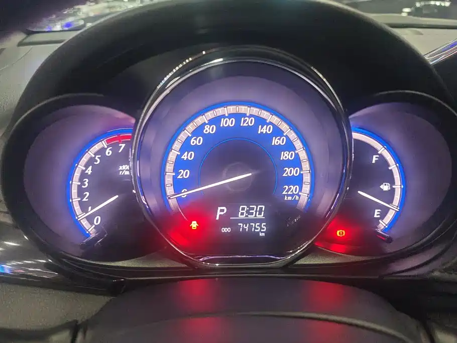 Toyota Yaris L — фото 14