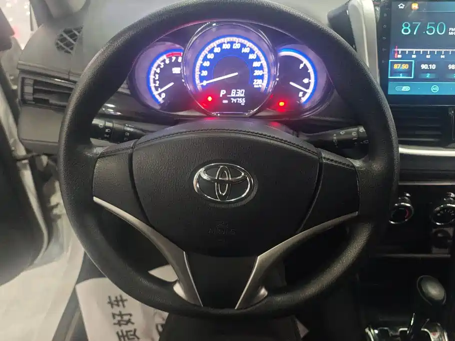 Toyota Yaris L — фото 15