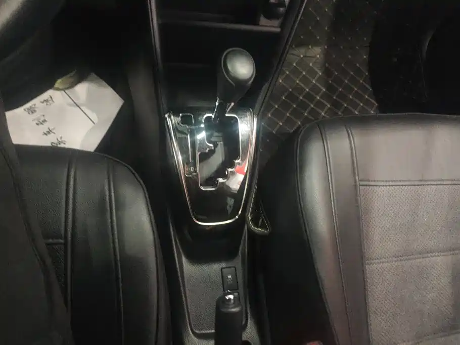Toyota Yaris L — фото 16