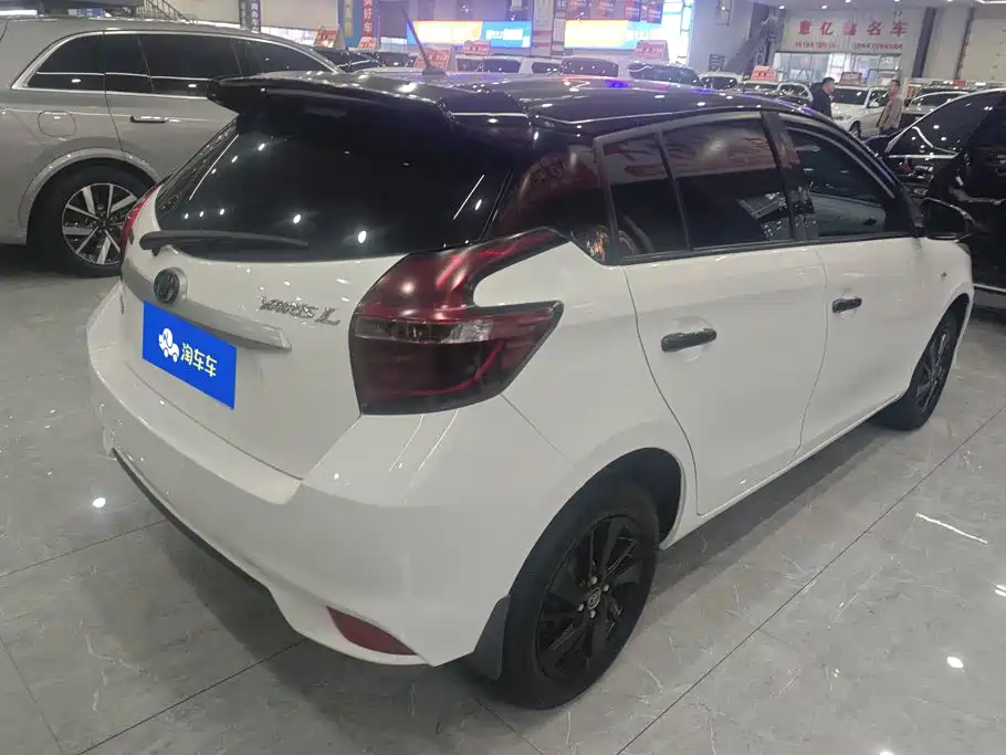 Toyota Yaris L — фото 3
