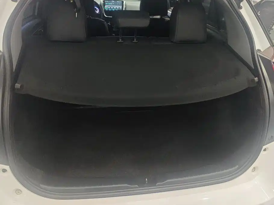 Toyota Yaris L — фото 4