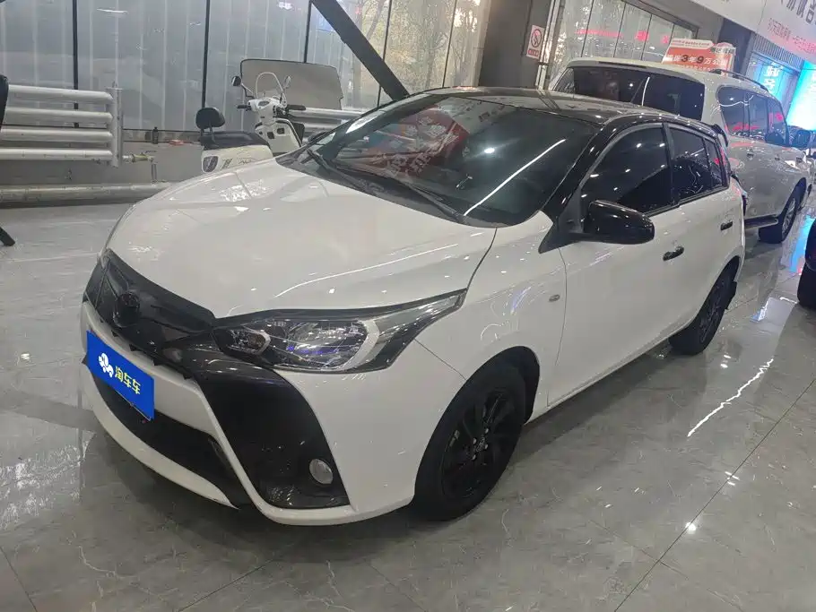 Toyota Yaris L — фото 1