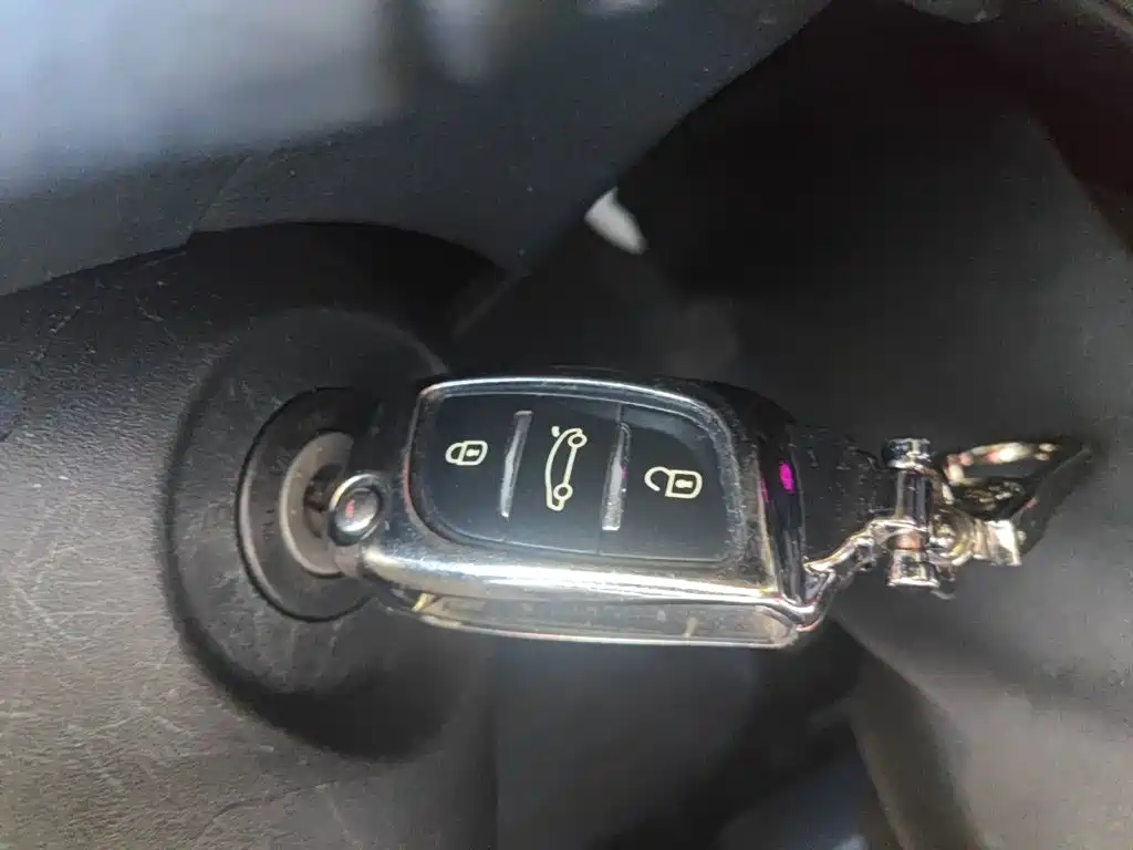 Toyota Yaris L — фото 11