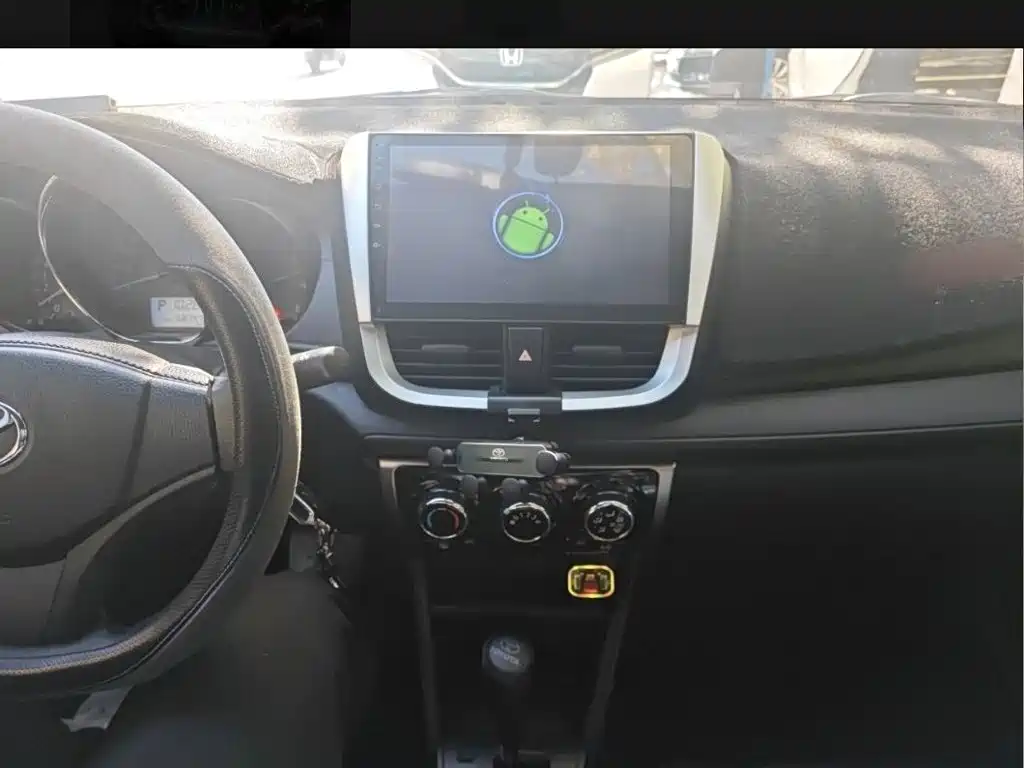 Toyota Yaris L — фото 13