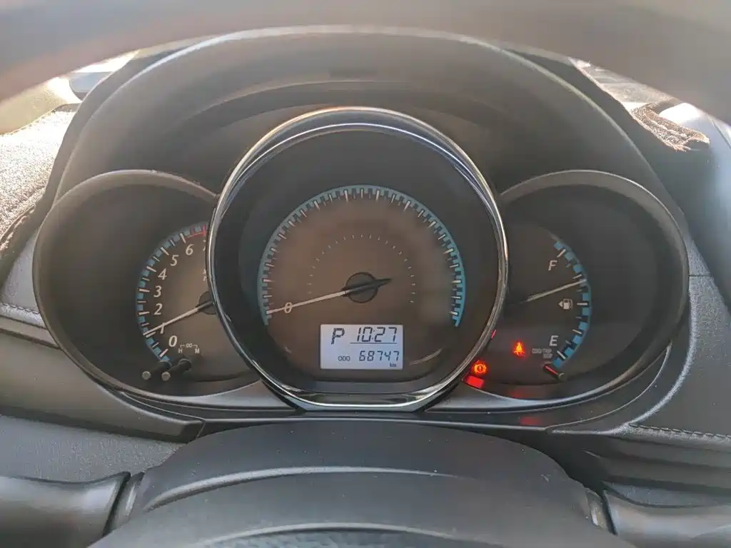 Toyota Yaris L — фото 3