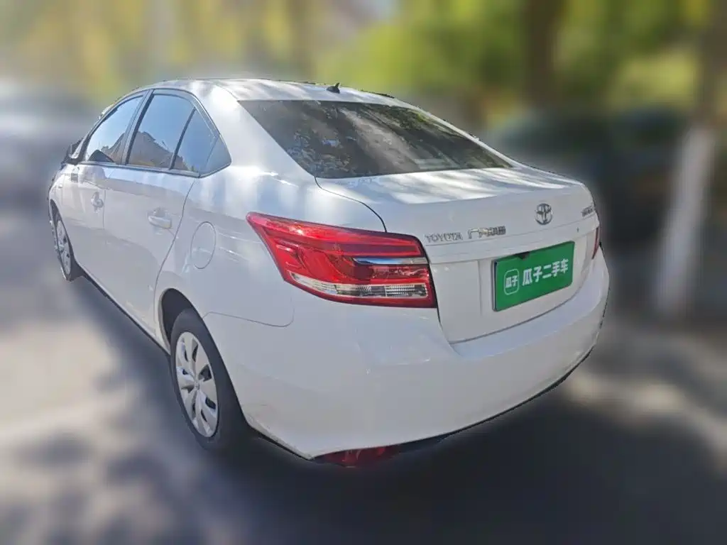 Toyota Yaris L — фото 23
