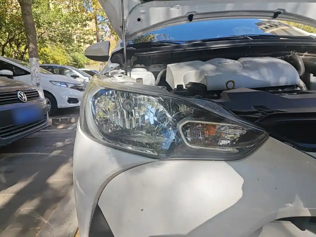 Toyota Yaris L — фото 24
