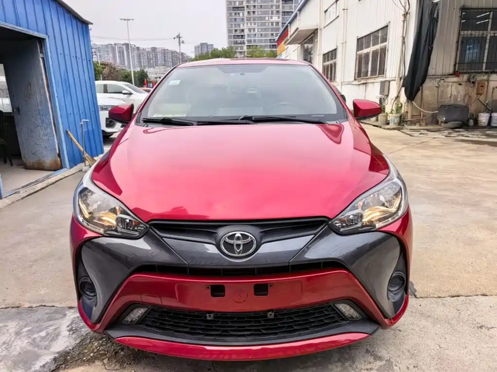 Toyota Yaris L — фото 2