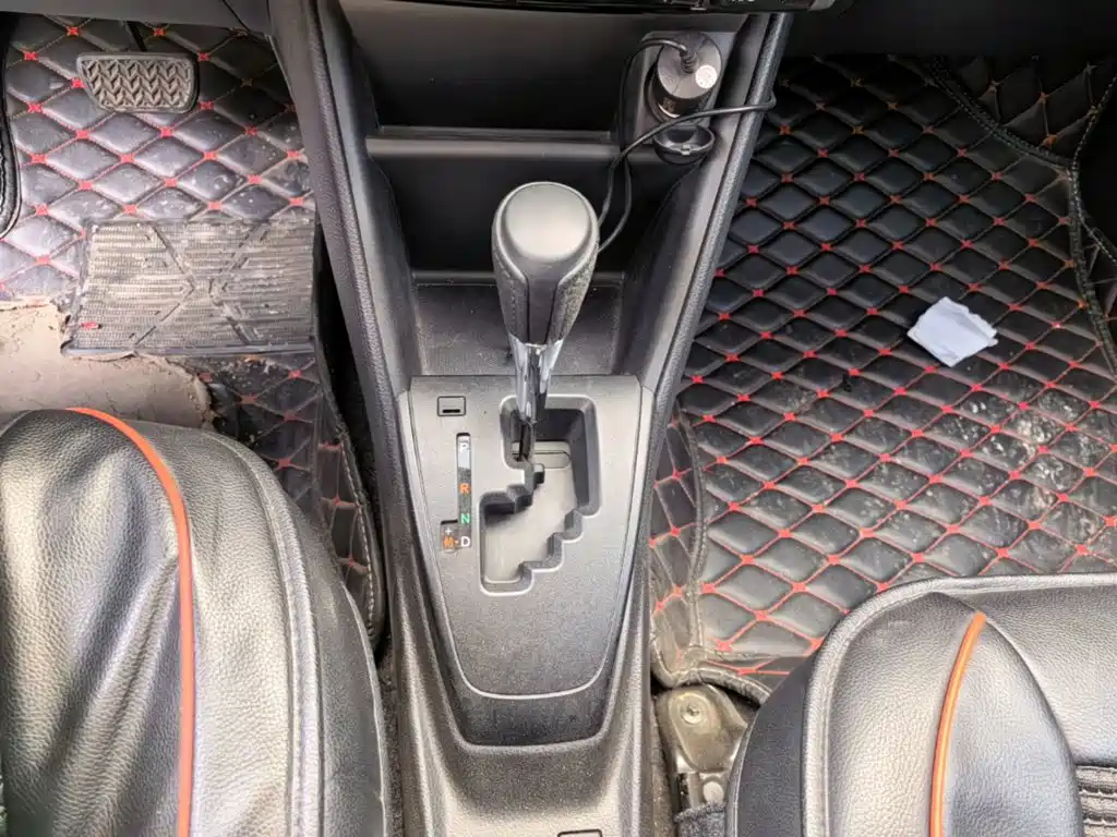 Toyota Yaris L — фото 13