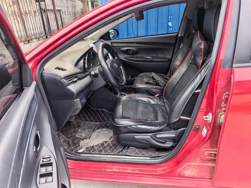 Toyota Yaris L — фото 14