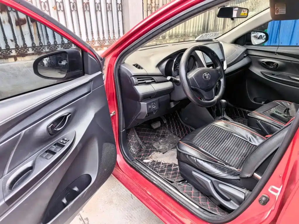 Toyota Yaris L — фото 15