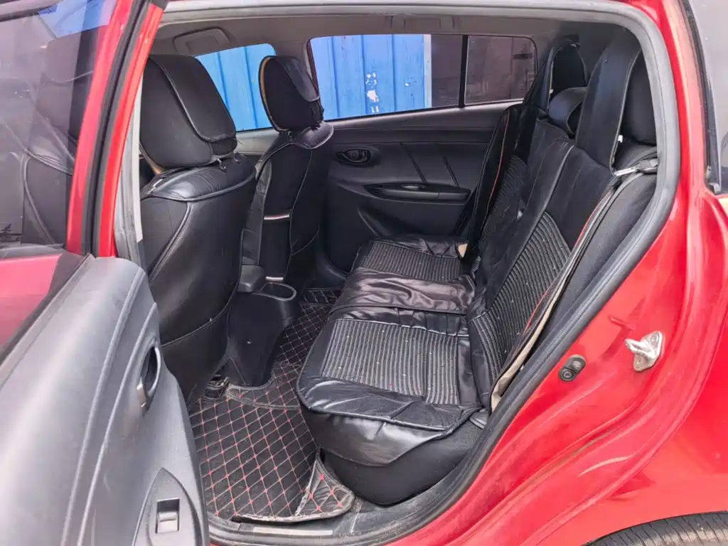Toyota Yaris L — фото 16